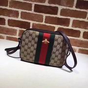 Gucci GG Supreme with bee shoulder bag 