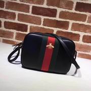 Gucci leather with bee shoulder bag black