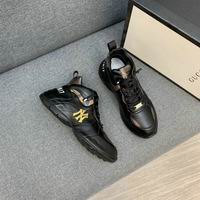 Men Gucci shoes 275