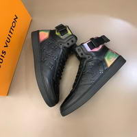 Men Louis Vuitton shoes010