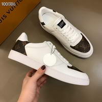 Men Louis Vuitton shoes053