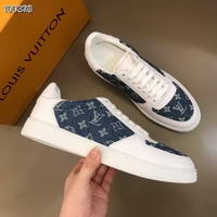 Men Louis Vuitton shoes055