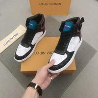 Men Louis Vuitton shoes079
