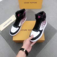 Men Louis Vuitton shoes081