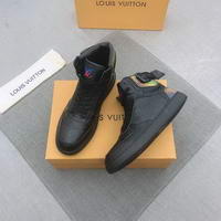 Men Louis Vuitton shoes084