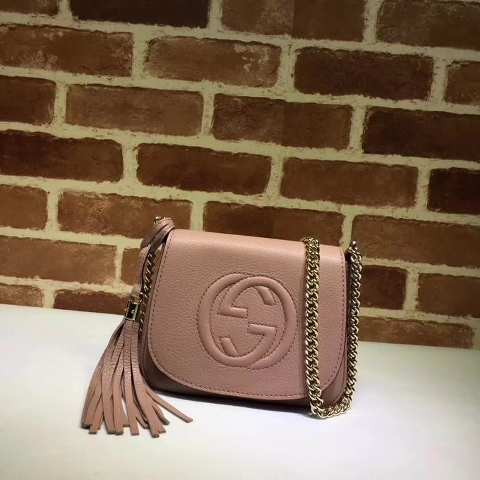  Gucci leather shoulder bag with a leather tassel pink