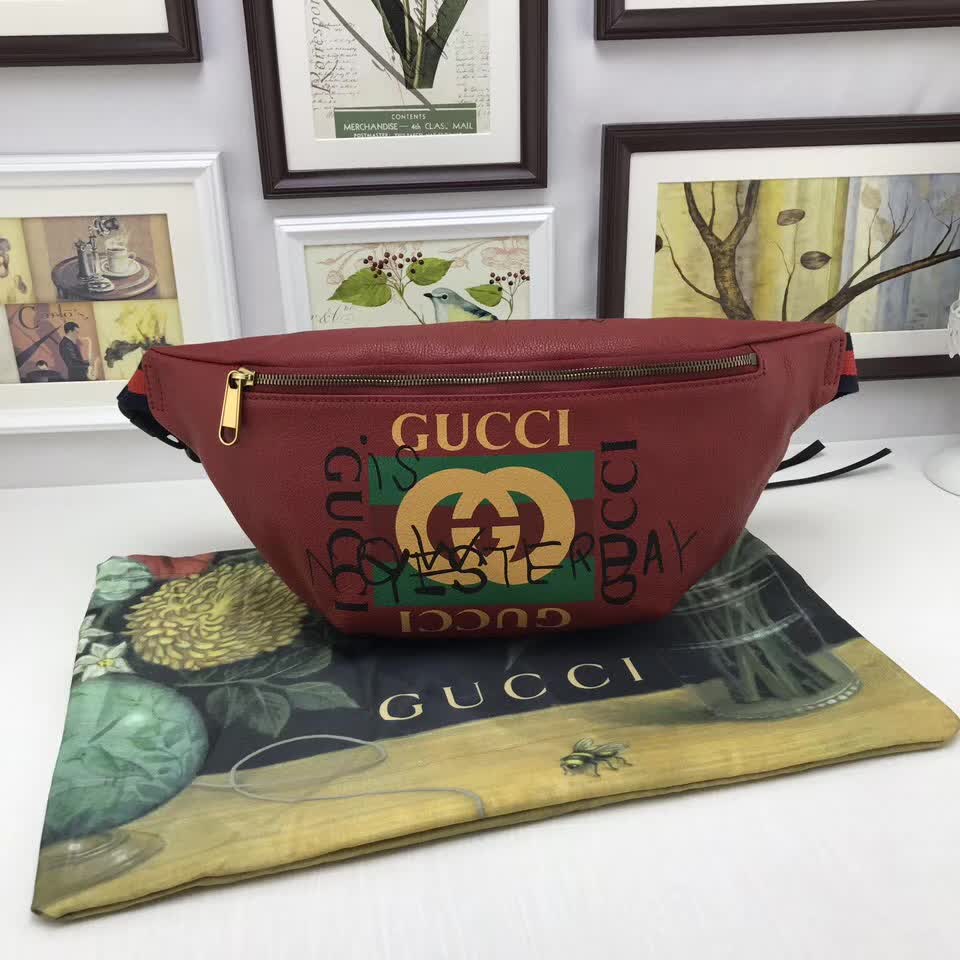  Gucci leather belt bag in red