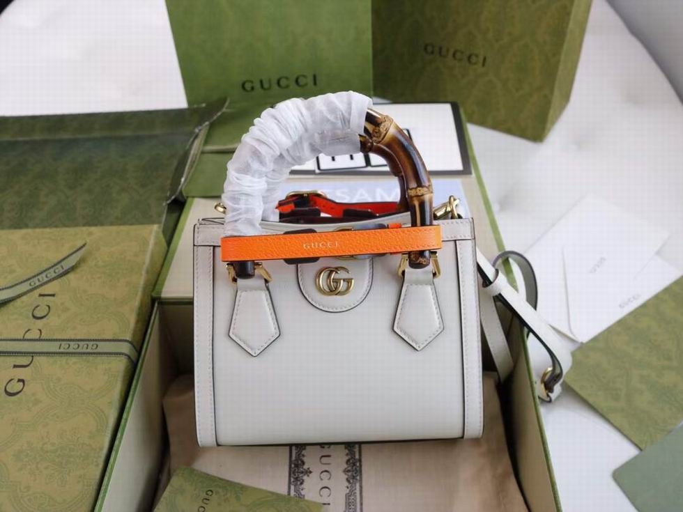  Gucci Diana jumbo GG mini tote bag