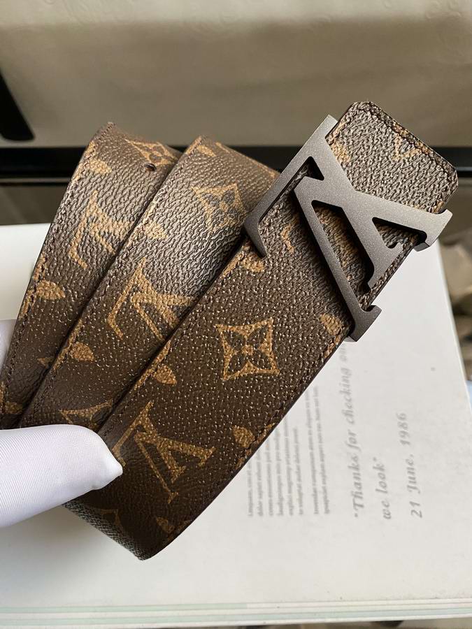  Louis Vuitton Belts010