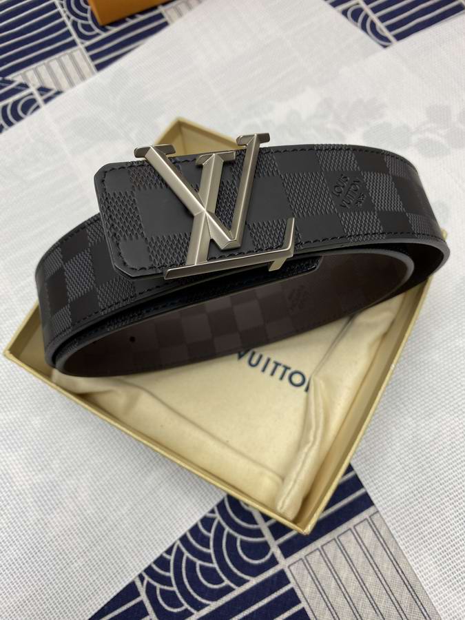  Louis Vuitton Belts041
