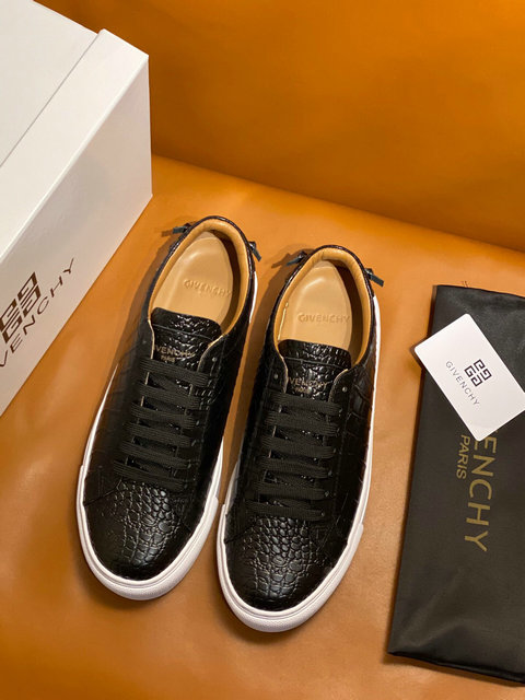  Men Givenchy Shoes 017