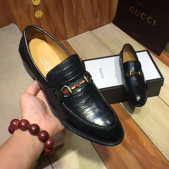  Men Gucci shoes 082