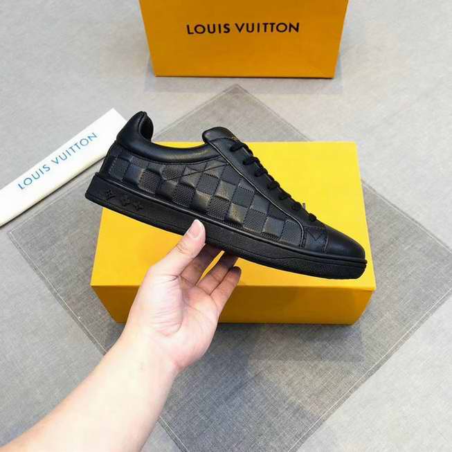  Men Louis Vuitton shoes003