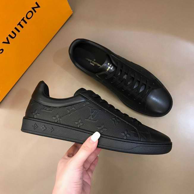  Men Louis Vuitton shoes005