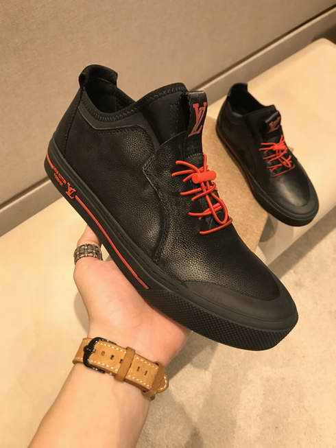 Men Louis Vuitton shoes028