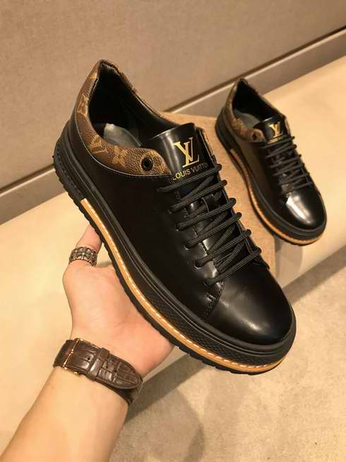  Men Louis Vuitton shoes035