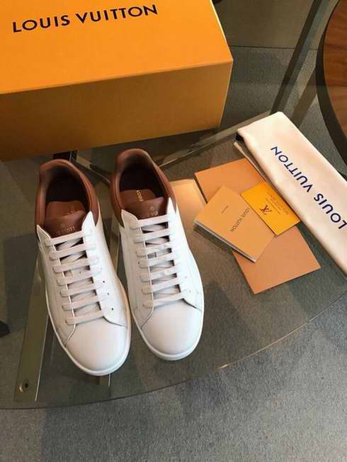  Men Louis Vuitton shoes045