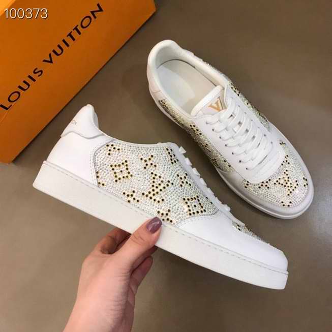  Men Louis Vuitton shoes059