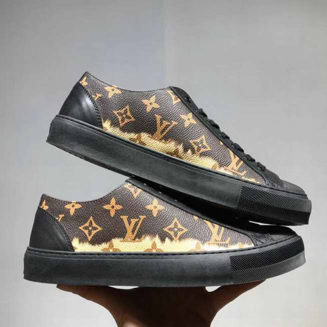  Men Louis Vuitton shoes074