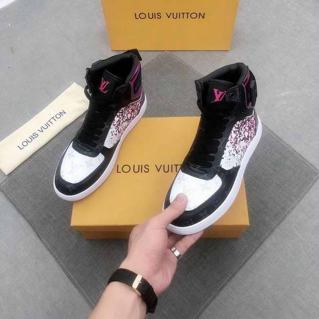  Men Louis Vuitton shoes081