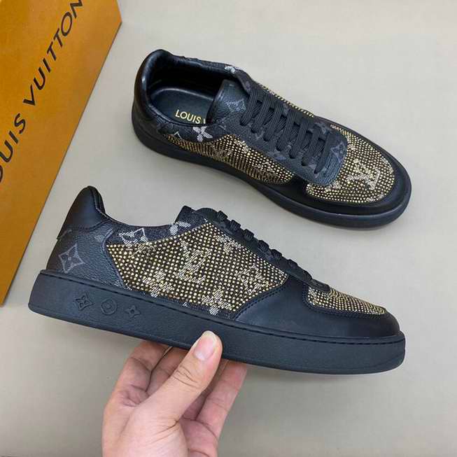  Men Louis Vuitton shoes121