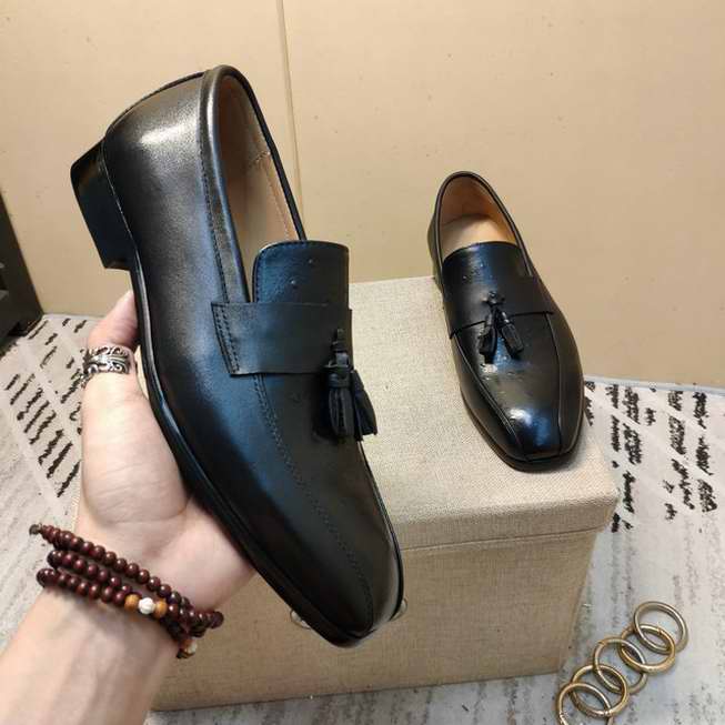  Men Louis Vuitton shoes150