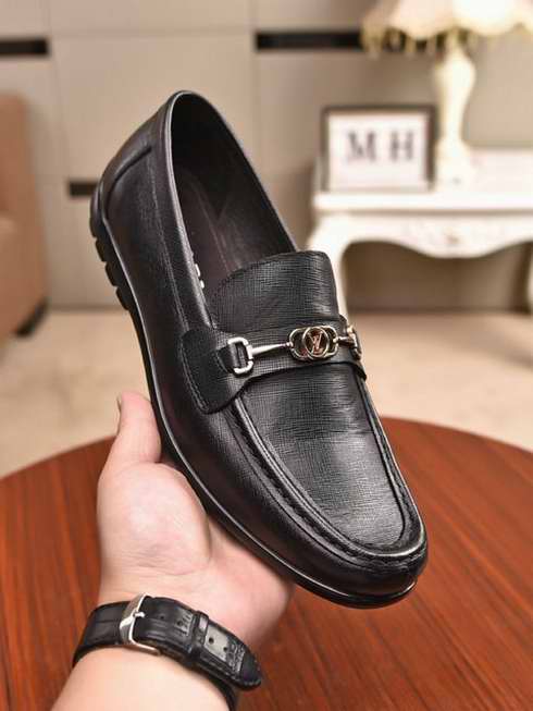  Men Louis Vuitton shoes166