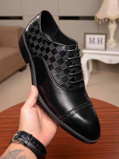  Men Louis Vuitton shoes171