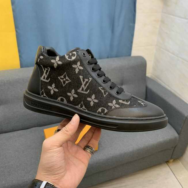  Men Louis Vuitton shoes214