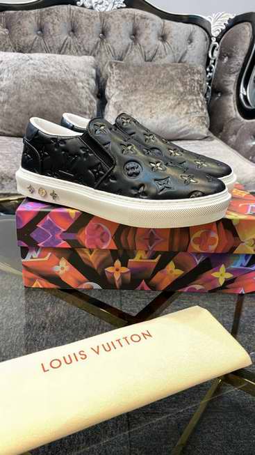  Men Louis Vuitton shoes216