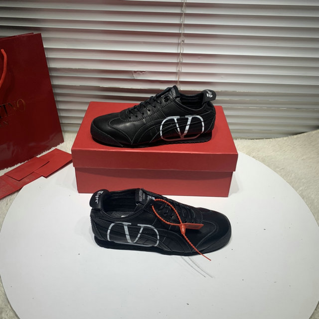  Men Valentino Shoes 012