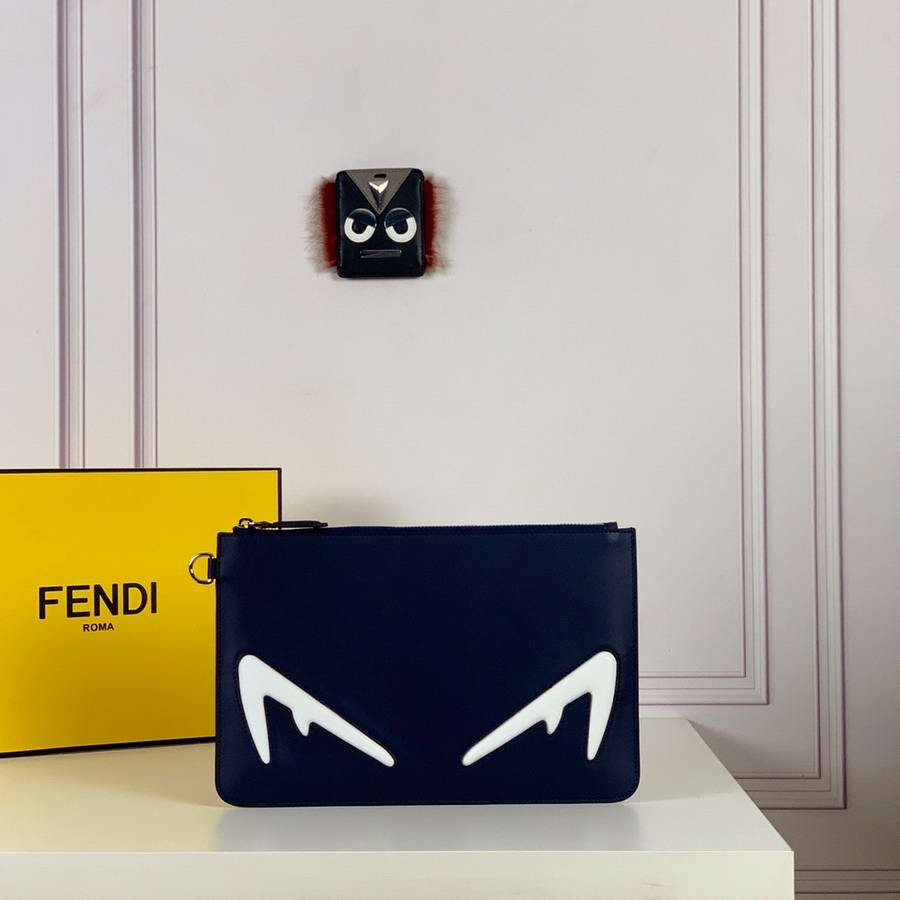  Fendi Pouch